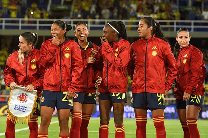 AHORA EL TALENTO DE ELLAS ESTÁ AL ALCANCE DE TODOS.